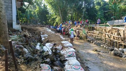 Kerja Bakti Warga Dermojurang